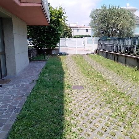 Holiday Apartaments Десенцано дел Гарда Екстериор снимка