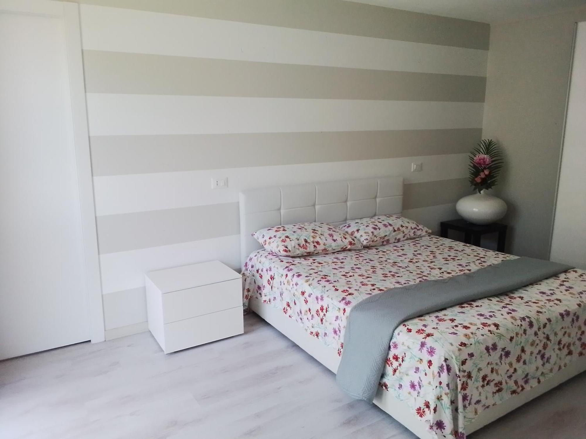 Holiday Apartaments Десенцано дел Гарда Екстериор снимка